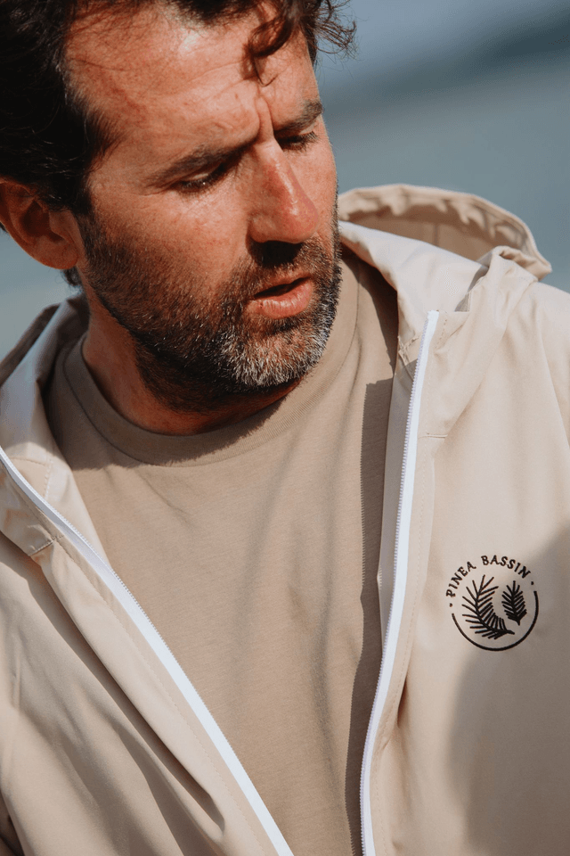 VESTE IMPERMÉABLE BEIGE - BRODERIE NOIRE