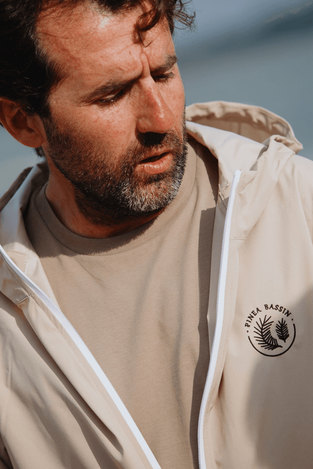 VESTE IMPERMÉABLE BEIGE - BRODERIE NOIRE